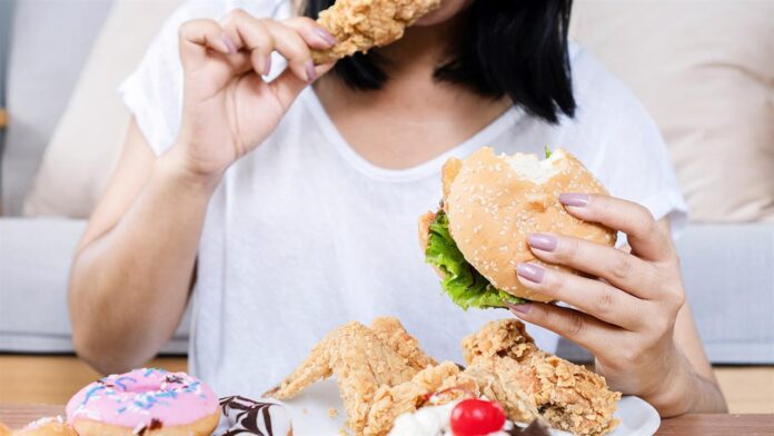 Stres nedeniyle aşırı yeme: Nasıl önlenir?