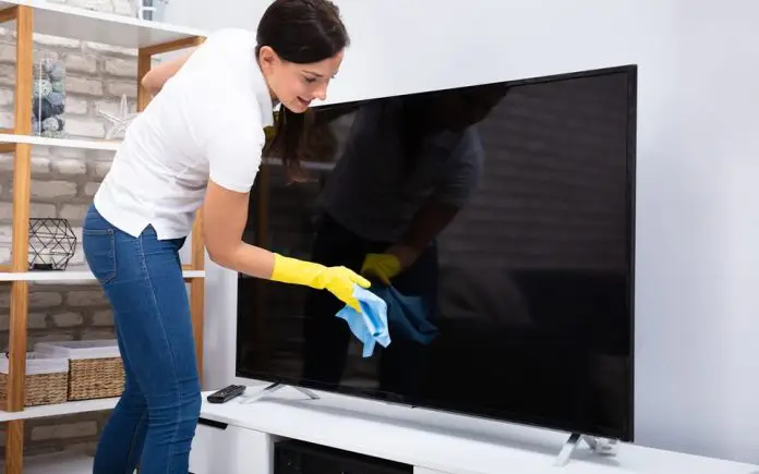 Akıllı TV temizleme püf noktası: Zarar vermeden temizleyin